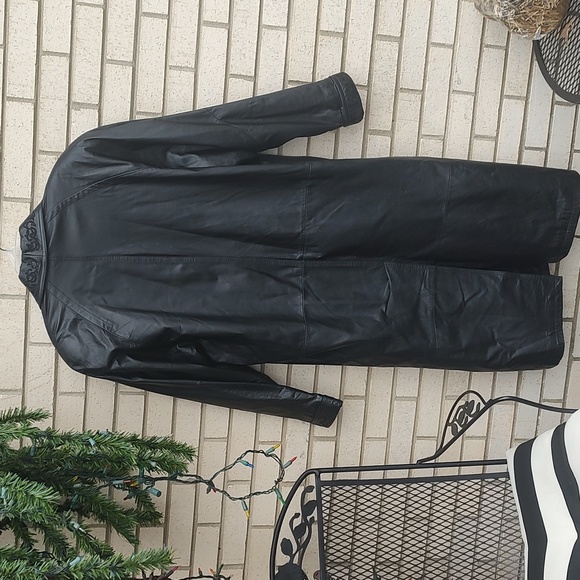 Black Coat - Picture 10 of 11